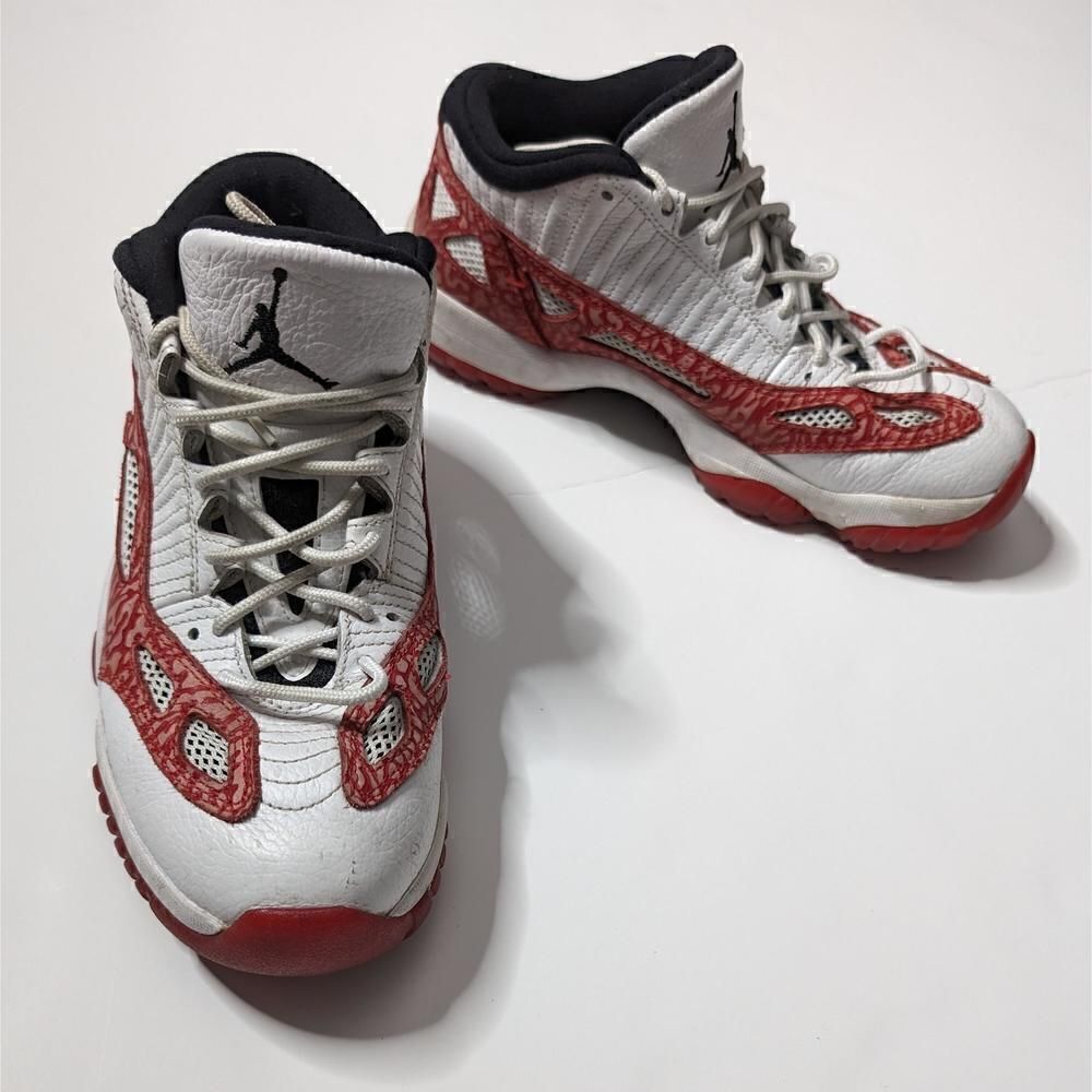 Nike Air Jordan 11 Low Basketball Shoes‎ Red and White Size 7.5